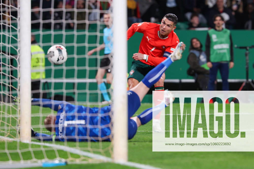 2025 03 23 Portugal, Lisbon Estadio Jose Alvalade UEFA Nations League 2025 Quarter finals Portugal Denmark v l , goalkeeper Kasper Schmeichel Denmark , Cristiano Ronaldo Portugal scores the goal to make it 2 1