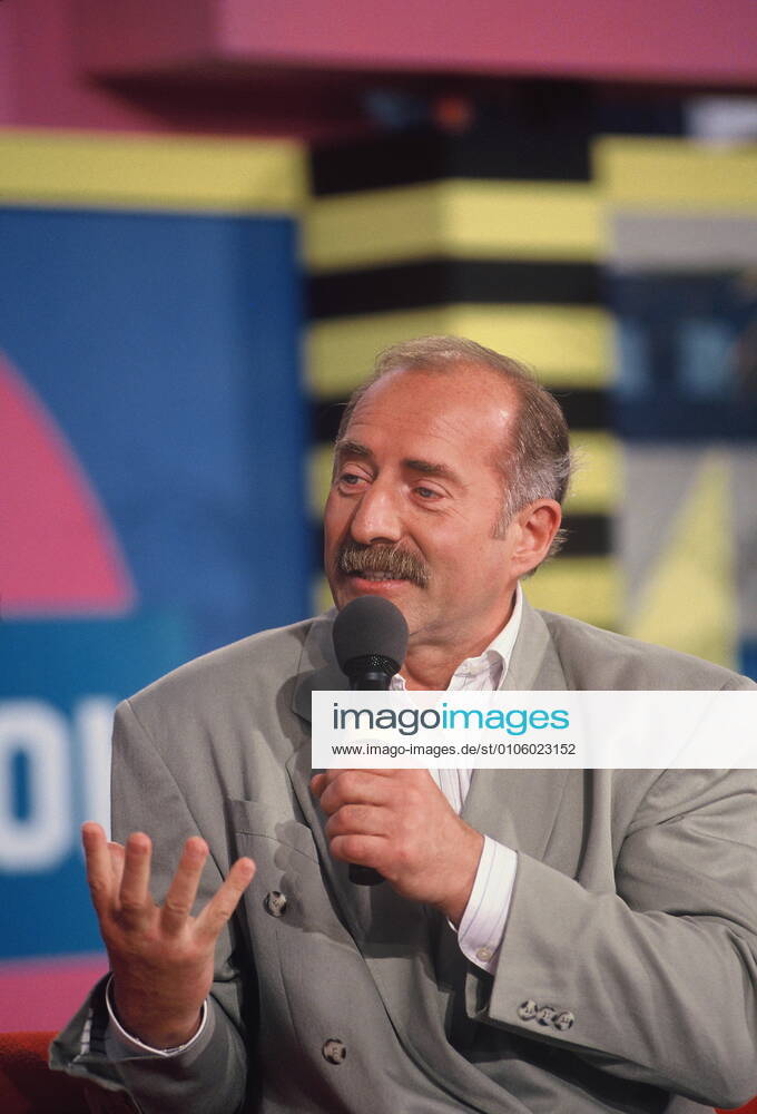 The sports presenter Werner Hansch speaks at a TV show on 19 09 1989