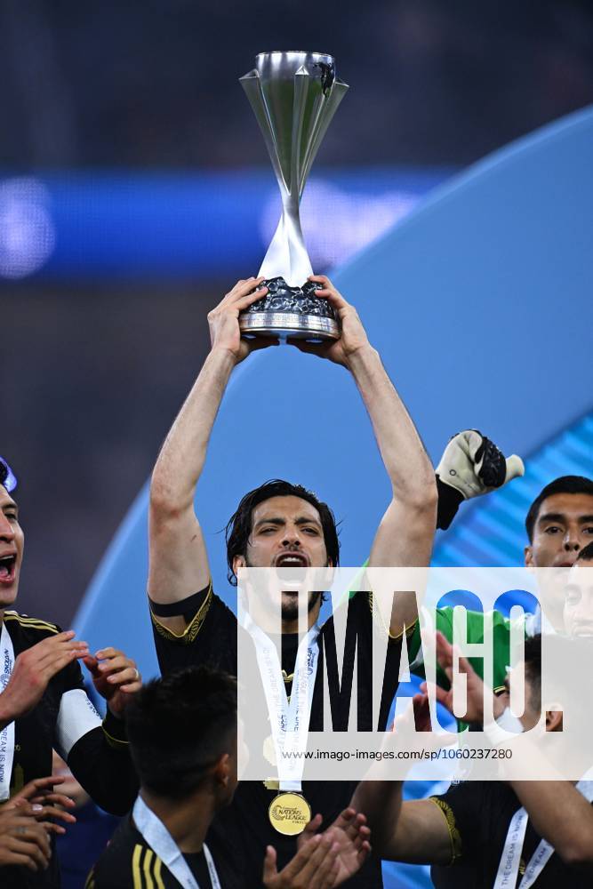 IV CONCACAF NATIONS LEAGUE 2024-2025 Mexico vs Panama - Final Raul Jimenez of Mexico lifts the champions trophy during the Final match between Mexican national team, Nationalteam (Mexico) and Panama as part Final Four of the Concacaf Nations League 2024-2025 at SoFi Stadium on March 23, 2025 in Inglewood, Los Angeles, California, United States. INGLEWOOD LOS ANGELES CALIFORNIA UNITED STATES