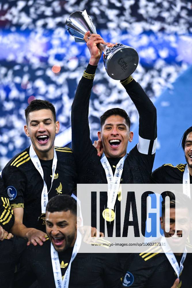 IV CONCACAF NATIONS LEAGUE 2024-2025 Mexico vs Panama - Final Edson Alvarez of Mexico lifts the champions trophy with Players during the Final match between Mexican national team, Nationalteam (Mexico) and Panama as part Final Four of the Concacaf Nations League 2024-2025 at SoFi Stadium on March 23, 2025 in Inglewood, Los Angeles, California, United States. INGLEWOOD LOS ANGELES CALIFORNIA UNITED STATES