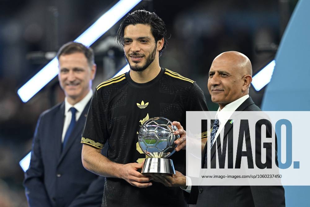 IV CONCACAF NATIONS LEAGUE 2024-2025 Mexico vs Panama - Final Raul Jimenez Best Players Award of Mexico during the Final match between Mexican national team, Nationalteam (Mexico) and Panama as part Final Four of the Concacaf Nations League 2024-2025 at SoFi Stadium on March 23, 2025 in Inglewood, Los Angeles, California, United States. INGLEWOOD LOS ANGELES CALIFORNIA UNITED STATES