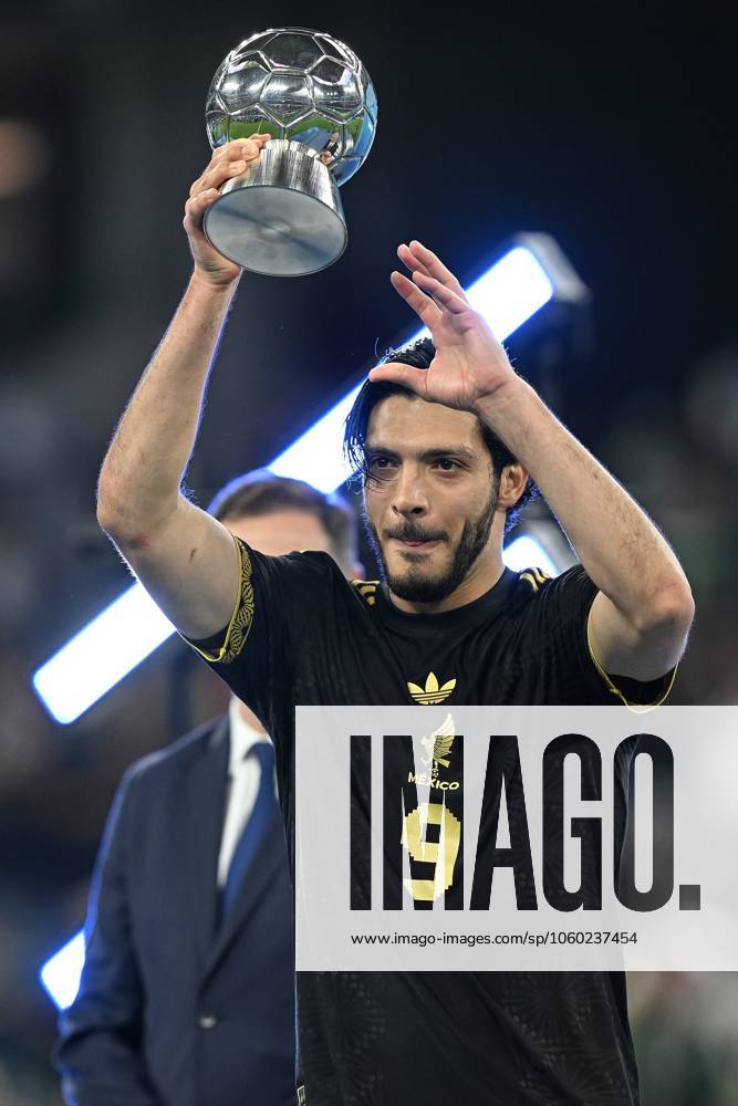 IV CONCACAF NATIONS LEAGUE 2024-2025 Mexico vs Panama - Final Raul Jimenez Best Players Award of Mexico during the Final match between Mexican national team, Nationalteam (Mexico) and Panama as part Final Four of the Concacaf Nations League 2024-2025 at SoFi Stadium on March 23, 2025 in Inglewood, Los Angeles, California, United States. INGLEWOOD LOS ANGELES CALIFORNIA UNITED STATES