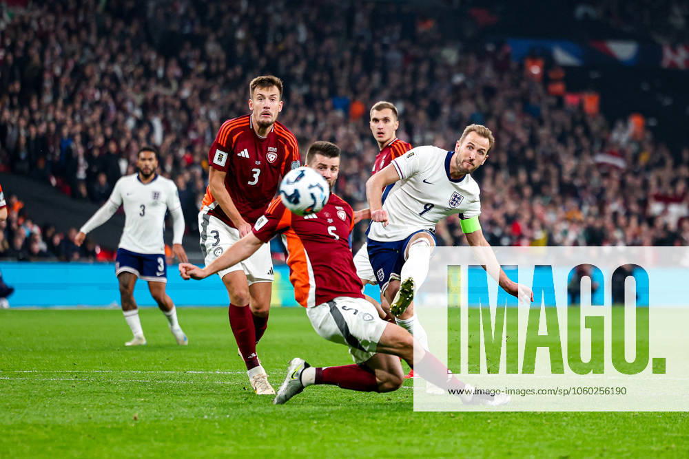 England v Latvia 2026 FIFA World Cup, WM, Weltmeisterschaft, Fussball Qualifier 24 03 2025. Harry Kane of England shoots towards the goal during the 2026 FIFA World Cup Qualifier match between England and Latvia at Wembley Stadium, London, England on 24 March 2025. Editorial use only ,