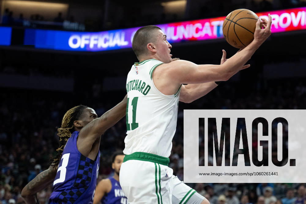 Boston Celtics guard Payton Pritchard (11) drives to the basket against Sacramento Kings guard Keon Ellis (23) during a NBA, Basketball Herren, USA game at Golden 1 Center on Monday, March 24, 2025, in Sacramento. Sacramento USA - ZUMAj89_ 20250324_zaf_j89_020