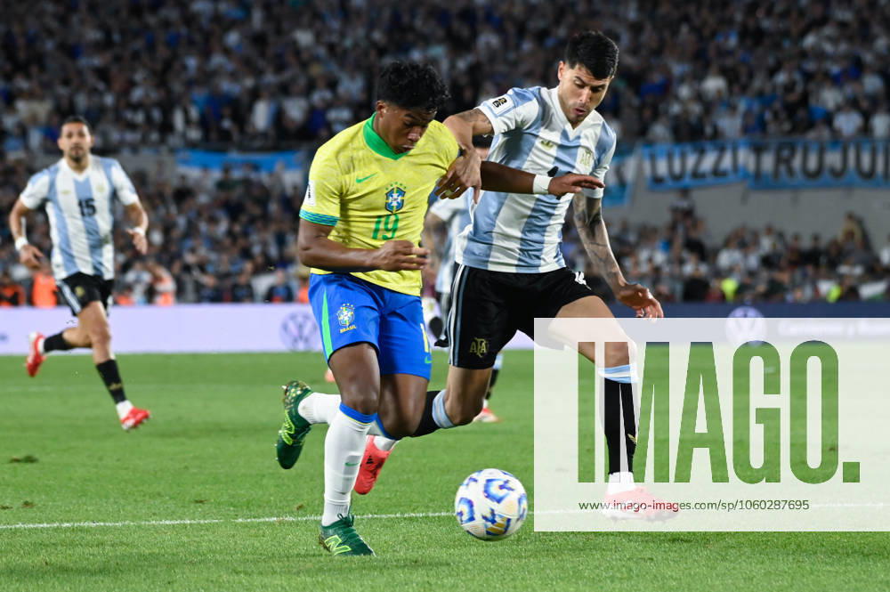 Argentina v Brazil - FIFA World Cup, WM, Weltmeisterschaft, Fussball 2026 Qualifier Ezequiel Palacios of Argentina and Matheus Endrick of Brazil fight for the ball during a South American qualifier match for the 2026 FIFA World Cup between Argentina and Brazil at the Mas Monumental stadium in Buenos Aires, Argentina, on March 25, 2025. Ciudad Autonoma de Buenos Aires Argentina