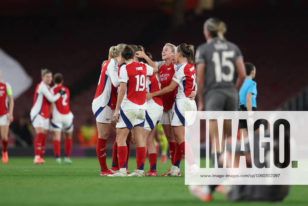 London, England, 26th March 2025. Alessia Russo of Arsenal celebrates with team mates after the UEFA Womens Champions League match at the Emirates Stadium, London. Picture credit should read: Paul Terry Sportimage . SPI_050_PT_Arsenal_w_Real_Madrid_w SPI-3768-0049