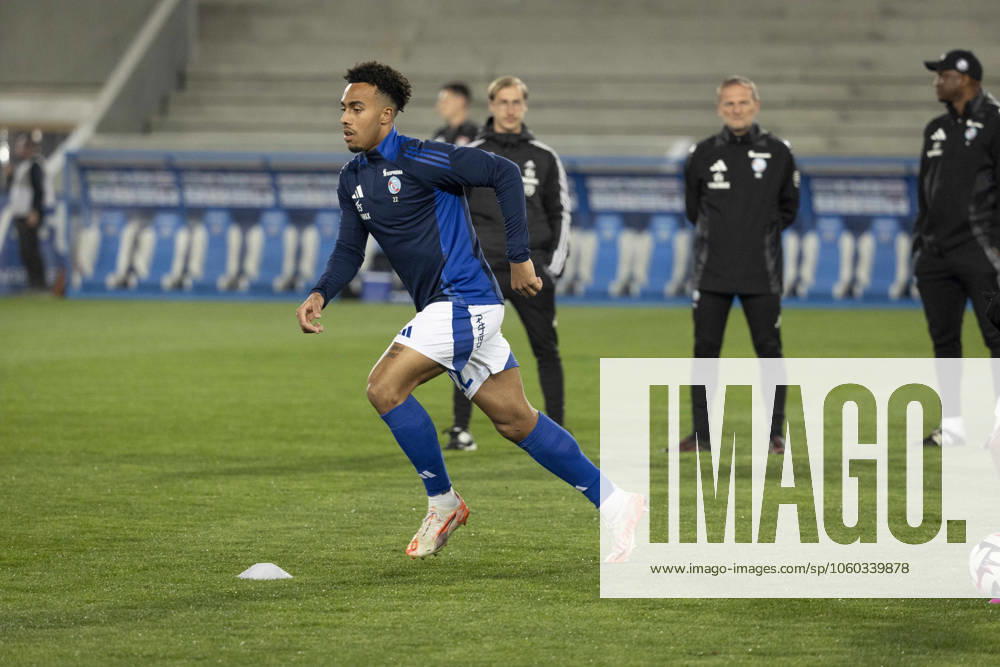 FOOTBALL : Racing Strasbourg vs Olympique de Lyon. - Ligue 1 Stade de la Meinau 28 03 2025 Echauffement des joueurs de Racing de Strasbourg