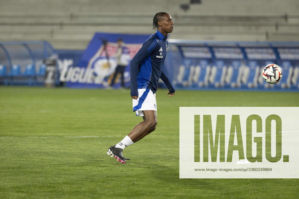 FOOTBALL : Racing Strasbourg vs Olympique de Lyon. - Ligue 1 Stade de la Meinau 28 03 2025 Echauffement des joueurs de Racing de Strasbourg