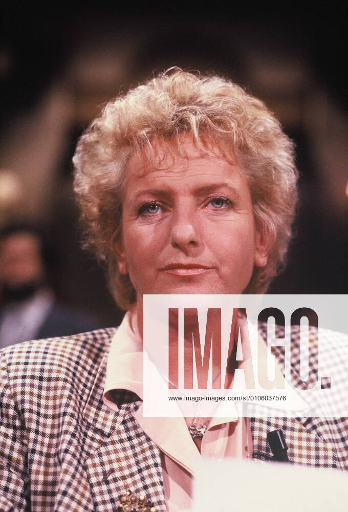 Moderator and journalist Gisela Marx poses on 06 06 1988