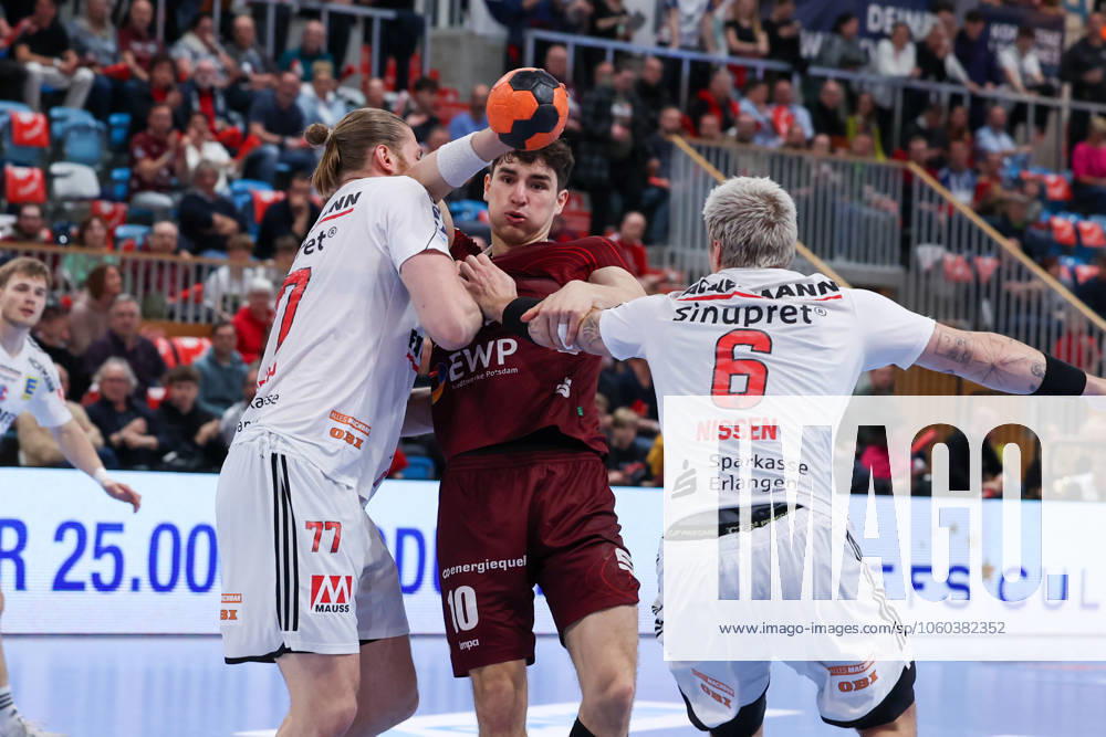 Elias Kofler VFL Potsdam, 10 with the ball, held by Maciej Gebala HC Erlangen, 77 , 1 VFL Potsdam vs HC Erlangen, 1 Bundesliga, Daikin, HBL, 29 03 2025 Potsdam Brandenburg Germany