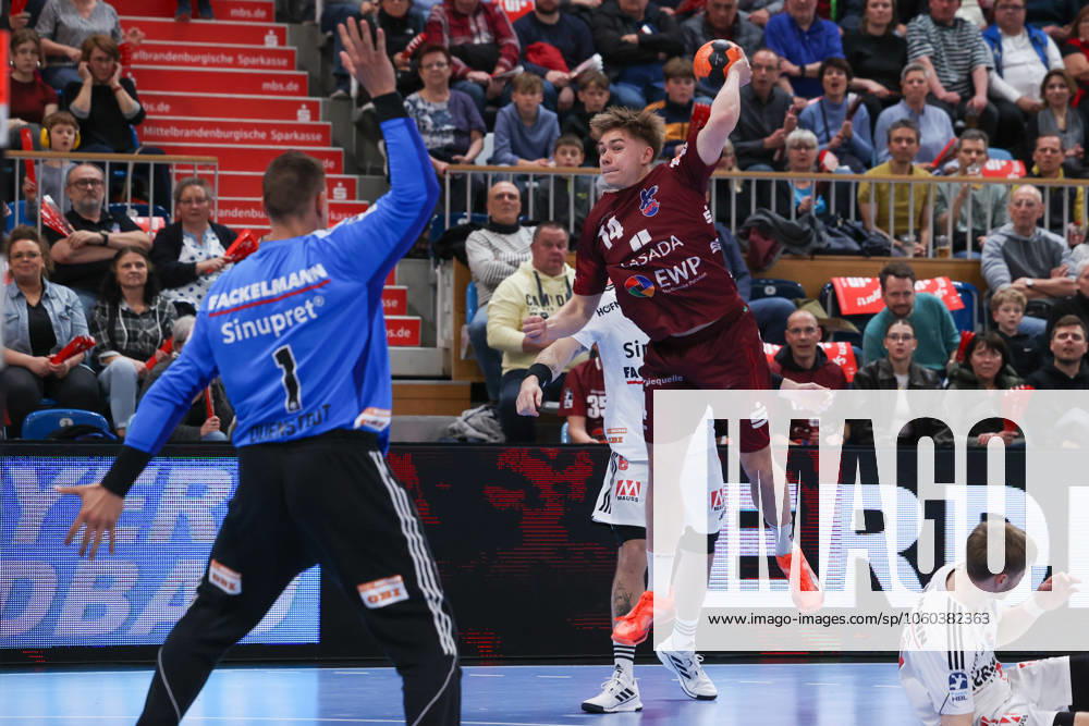 Max Günther VFL Potsdam, 14 jumping with the ball, in goal Dario Quenstedt HC Erlangen, 01 1 VFL Potsdam vs HC Erlangen, 1 Bundesliga, Daikin, HBL, 29 03 2025 Potsdam Brandenburg Germany