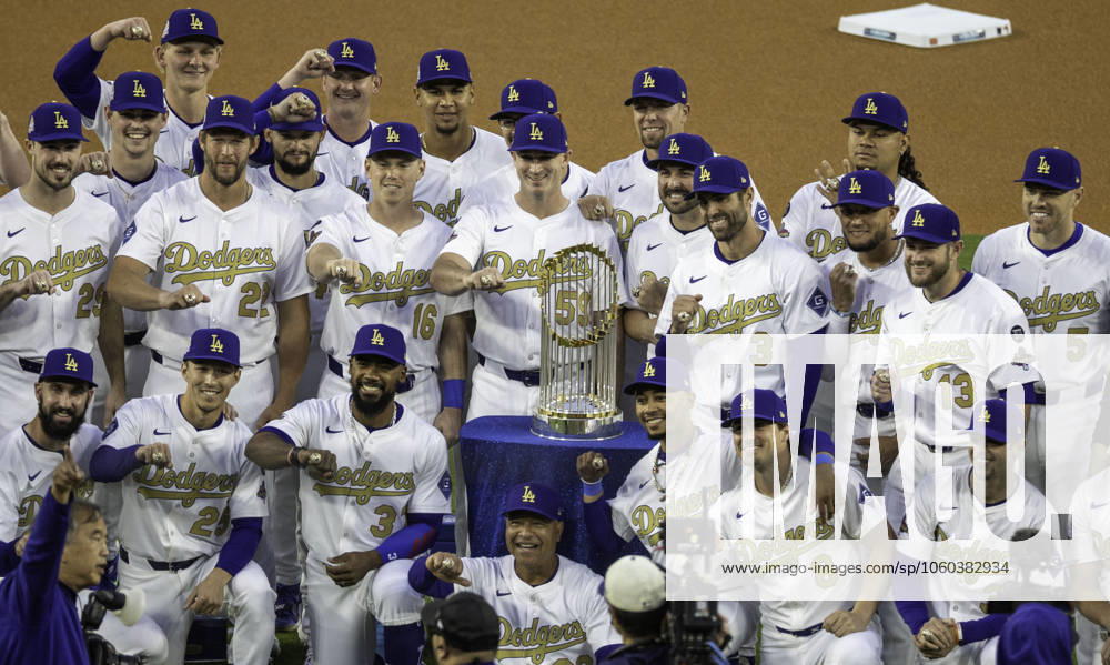 Dodger player pose for photographs after receiving their rings at the World Championship, WM, Weltmeisterschaft ring ceremony before the Dodgers game with the Detroit Tigers at Dodger Stadium in Los Angeles Friday, March 28, 2025. . Los Angeles - ZUMAa60_ 0807961604st