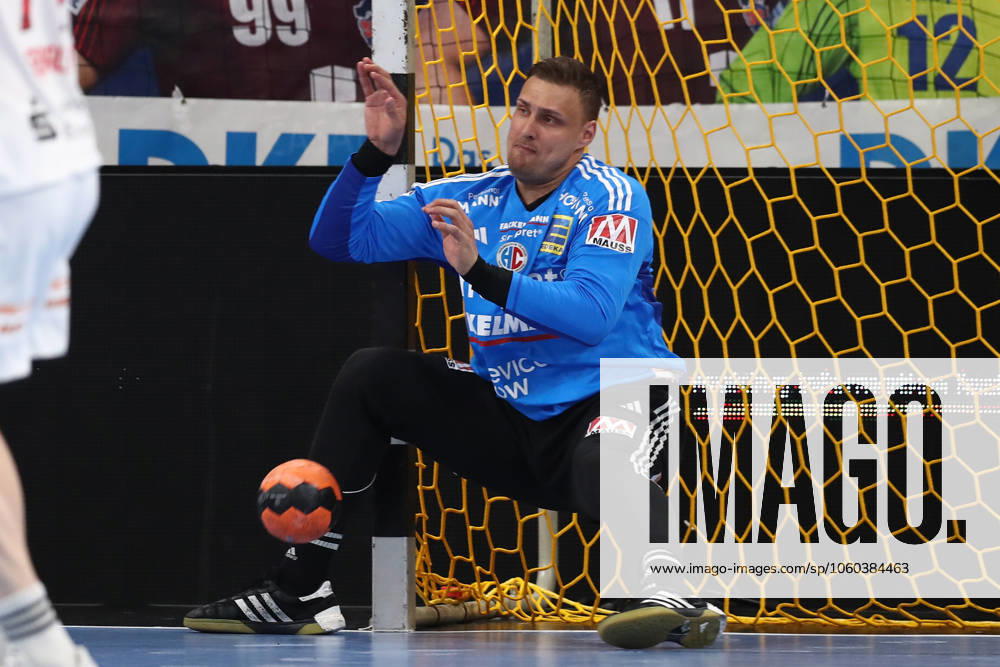 Handball Daikin HBL, VfL Potsdam HC Erlangen, v l Dario Quenstedt Erlangen, 1 save, holds the ball, catches the ball, parries Potsdam