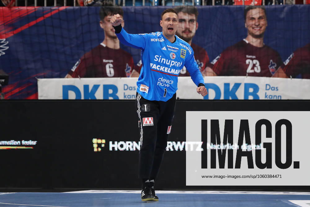 Handball Daikin HBL, VfL Potsdam HC Erlangen, v l Dario Quenstedt Erlangen, 1 cheers over held ball, defended, held, Torhueter Potsdam