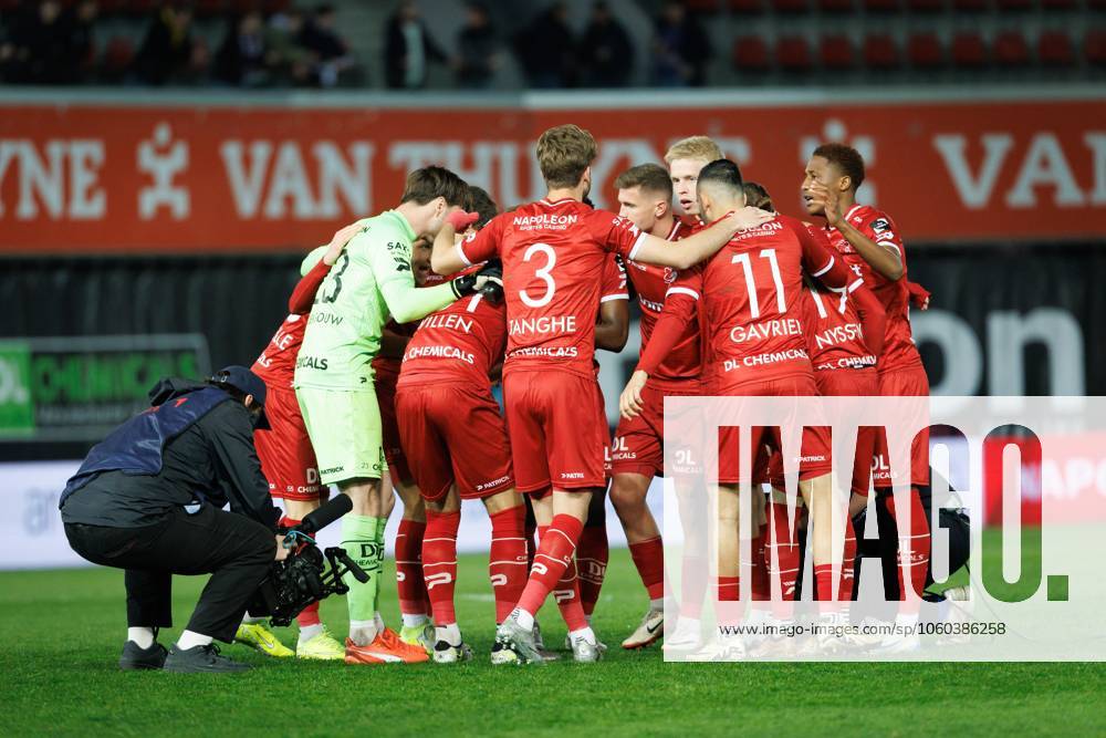 Essevee s players pictured ahead of a soccer match between Zulte Waregem and RSCA Futures, in Waregem, on day 27 of the 2024-2025 Challenger Pro League 1B second division of the Belgian championship, Saturday 29 March 2025. KURTxDESPLENTER x116947604x