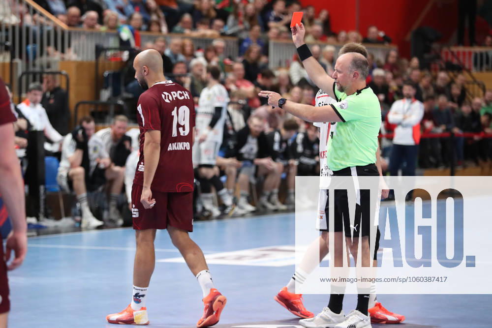 Handball Daikin HBL, VfL Potsdam HC Erlangen, v l David Cyrill Akakpo Potsdam, 19 red card, sending off, sent off Potsdam