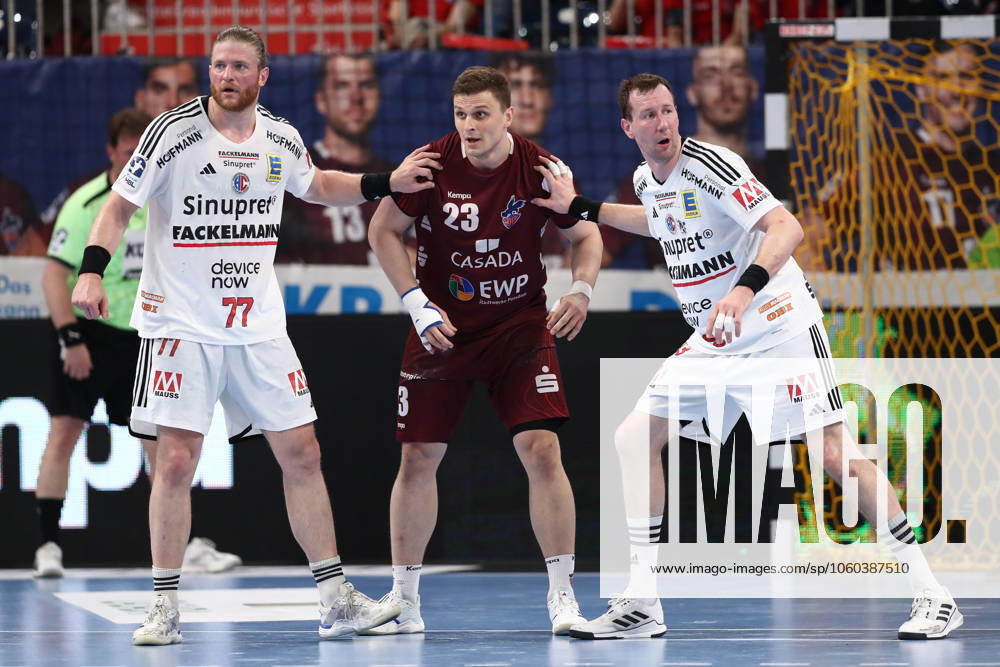 Handball Daikin HBL, VfL Potsdam HC Erlangen, v l Maciej Gebala Erlangen, 77 , Sergey Gorpishin Potsdam, 23 , Nikolai Link Erlangen, 33 duel, duel, fight, tackle Potsdam