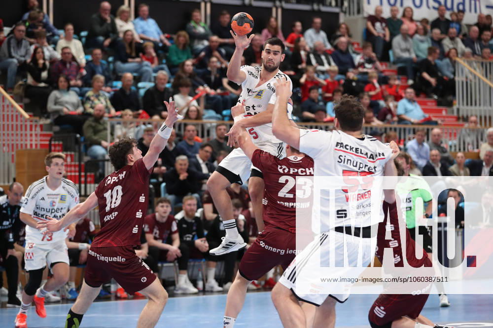 Handball Daikin HBL, VfL Potsdam HC Erlangen, v l Elias Kofler Potsdam, 10 , Mils Kos Erlangen, 5 , Sergey Gorpishin Potsdam, 23 , Tobias Wagner Erlangem 55 duel, duel, fight, tackle Potsdam