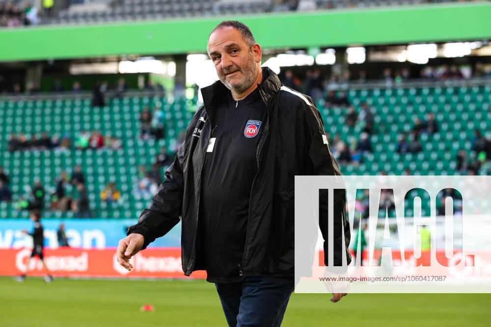 Coach Frank Schmidt FC Heidenheim 1 Soccer Bundesliga Season 2024 2025 VfL Wolfsburg vs 1 FC Heidenheim at the Volkswagen Arena in Wolfsburg Soccer,Germany,Man,Men