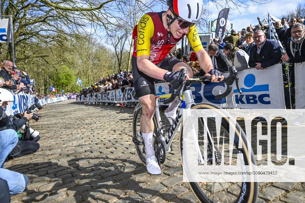 Gent - Wevelgem in Flanders Fields 2025 WEVELGEM, BELGIUM - MARCH 30 : Rider of Cofidis in action pictured during 87th edition of the UCI World Tour Gent - Wevelgem in Flanders Fields cycling race for Men Elite with start in Ieper and finish in Wevelgem after 250 km on March 30, 2025 in Wevelgem, Belgium, 30 03 2025 ( Motordriver Guy De Vuyst - Wevelgem Belgium