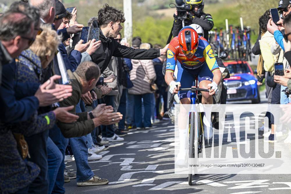 Gent - Wevelgem in Flanders Fields 2025 WEVELGEM, BELGIUM - MARCH 30 : Pedersen Mads (DEN) of Lidl - Trek 1min20 lead pictured during 87th edition of the UCI World Tour Gent - Wevelgem in Flanders Fields cycling race for Men Elite with start in Ieper and finish in Wevelgem after 250 km on March 30, 2025 in Wevelgem, Belgium, 30 03 2025 ( Motordriver Guy De Vuyst - Wevelgem Belgium