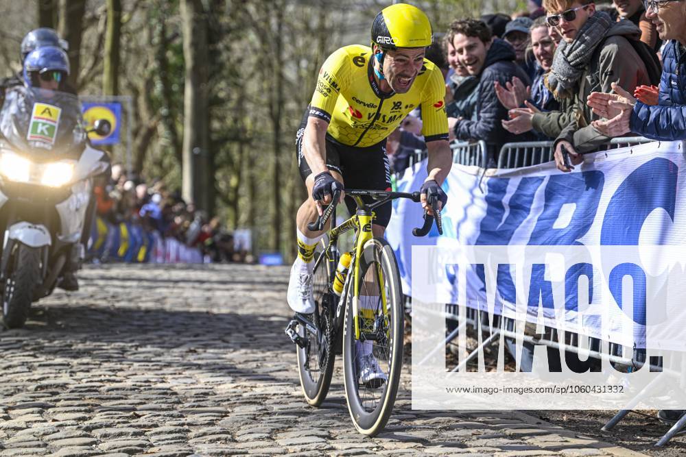 Gent - Wevelgem in Flanders Fields 2025 WEVELGEM, BELGIUM - MARCH 30 : Campenaerts Victor (BEL) of Team Visma I Lease a Bike in action pictured during 87th edition of the UCI World Tour Gent - Wevelgem in Flanders Fields cycling race for Men Elite with start in Ieper and finish in Wevelgem after 250 km on March 30, 2025 in Wevelgem, Belgium, 30 03 2025 ( Motordriver Guy De Vuyst - Wevelgem Belgium
