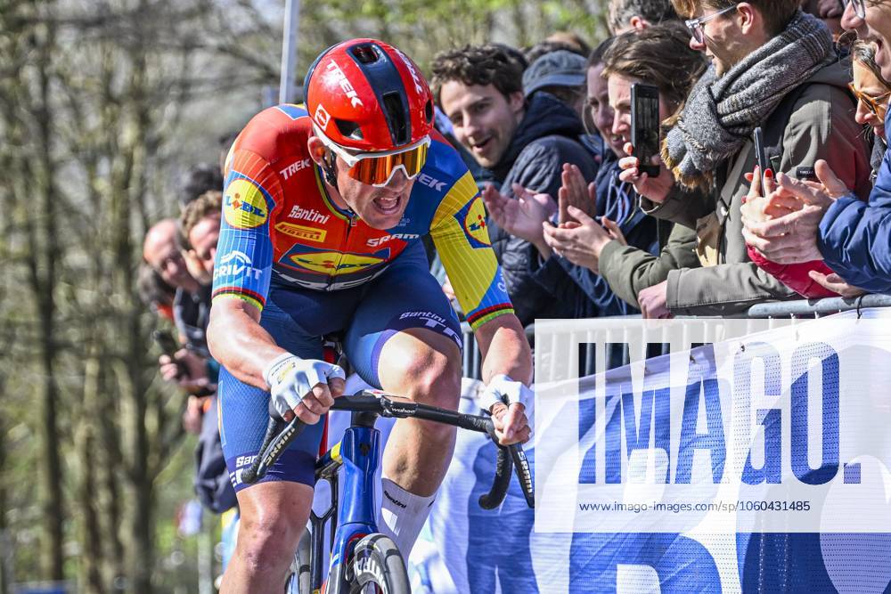Gent - Wevelgem in Flanders Fields 2025 WEVELGEM, BELGIUM - MARCH 30 : Pedersen Mads (DEN) of Lidl - Trek in action pictured during 87th edition of the UCI World Tour Gent - Wevelgem in Flanders Fields cycling race for Men Elite with start in Ieper and finish in Wevelgem after 250 km on March 30, 2025 in Wevelgem, Belgium, 30 03 2025 ( Motordriver Guy De Vuyst - Wevelgem Belgium