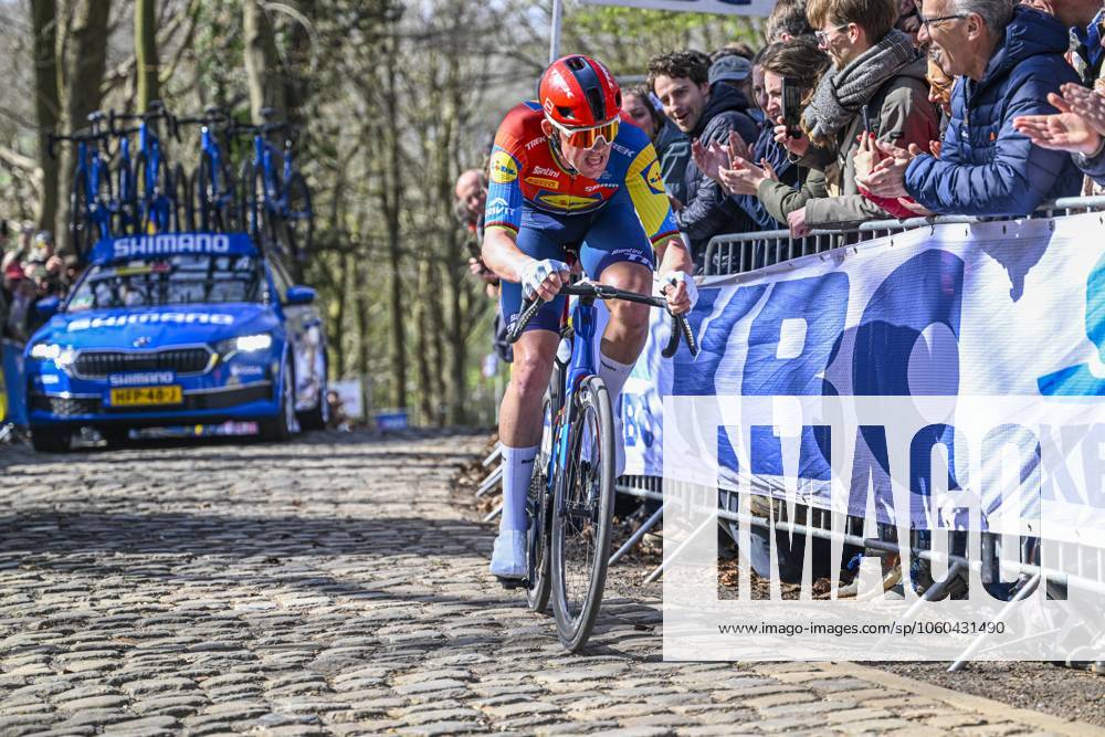 Gent - Wevelgem in Flanders Fields 2025 WEVELGEM, BELGIUM - MARCH 30 : Pedersen Mads (DEN) of Lidl - Trek in action pictured during 87th edition of the UCI World Tour Gent - Wevelgem in Flanders Fields cycling race for Men Elite with start in Ieper and finish in Wevelgem after 250 km on March 30, 2025 in Wevelgem, Belgium, 30 03 2025 ( Motordriver Guy De Vuyst - Wevelgem Belgium