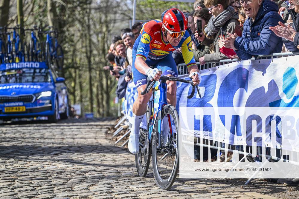 Gent - Wevelgem in Flanders Fields 2025 WEVELGEM, BELGIUM - MARCH 30 : Pedersen Mads (DEN) of Lidl - Trek in action pictured during 87th edition of the UCI World Tour Gent - Wevelgem in Flanders Fields cycling race for Men Elite with start in Ieper and finish in Wevelgem after 250 km on March 30, 2025 in Wevelgem, Belgium, 30 03 2025 ( Motordriver Guy De Vuyst - Wevelgem Belgium