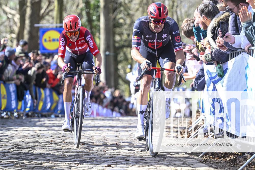 Gent - Wevelgem in Flanders Fields 2025 WEVELGEM, BELGIUM - MARCH 30 : Haller Marco (AUT) of Tudor Pro Cycling Team, Livyns Arjen (BEL) of Lotto in action pictured during 87th edition of the UCI World Tour Gent - Wevelgem in Flanders Fields cycling race for Men Elite with start in Ieper and finish in Wevelgem after 250 km on March 30, 2025 in Wevelgem, Belgium, 30 03 2025 ( Motordriver Guy De Vuyst - Wevelgem Belgium
