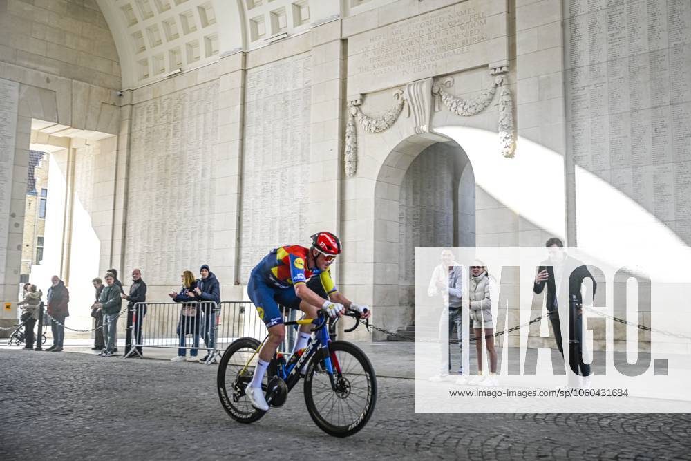 Gent - Wevelgem in Flanders Fields 2025 WEVELGEM, BELGIUM - MARCH 30 : Pedersen Mads (DEN) of Lidl - Trek in the Menenpoort pictured during 87th edition of the UCI World Tour Gent - Wevelgem in Flanders Fields cycling race for Men Elite with start in Ieper and finish in Wevelgem after 250 km on March 30, 2025 in Wevelgem, Belgium, 30 03 2025 ( Motordriver Guy De Vuyst - Wevelgem Belgium