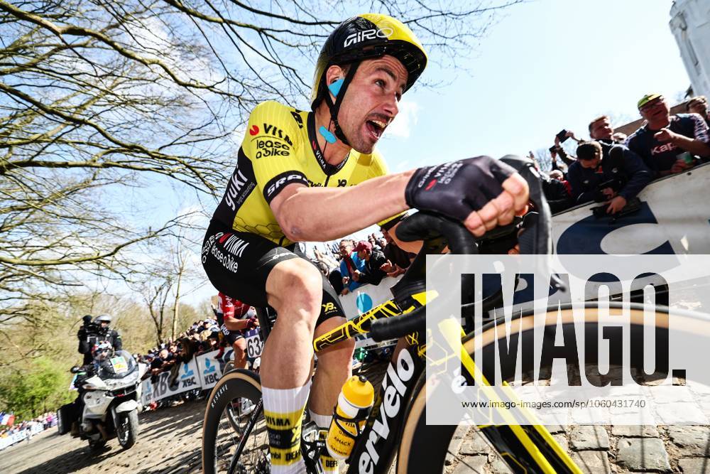 Belgian Victor Campenaerts of Team Visma-Lease a Bike pictured in action on the Kemmelberg during the men elite Gent-Wevelgem - In Flanders Fields one day cycling race, 250.3 km from Ieper to Wevelgem, Sunday 30 March 2025. DAVIDxPINTENS x117226372x