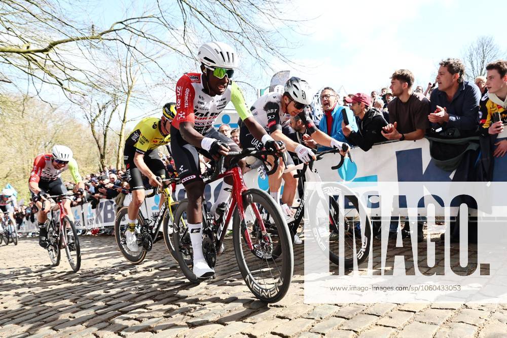 Eritrean Biniam Girmay Hailu of Intermarche-Wanty and Belgian Florian Vermeersch of UAE Team Emirates pictured in action on the Kemmelberg during the men elite Gent-Wevelgem - In Flanders Fields one day cycling race, 250.3 km from Ieper to Wevelgem, Sunday 30 March 2025. DAVIDxPINTENS x117229788x