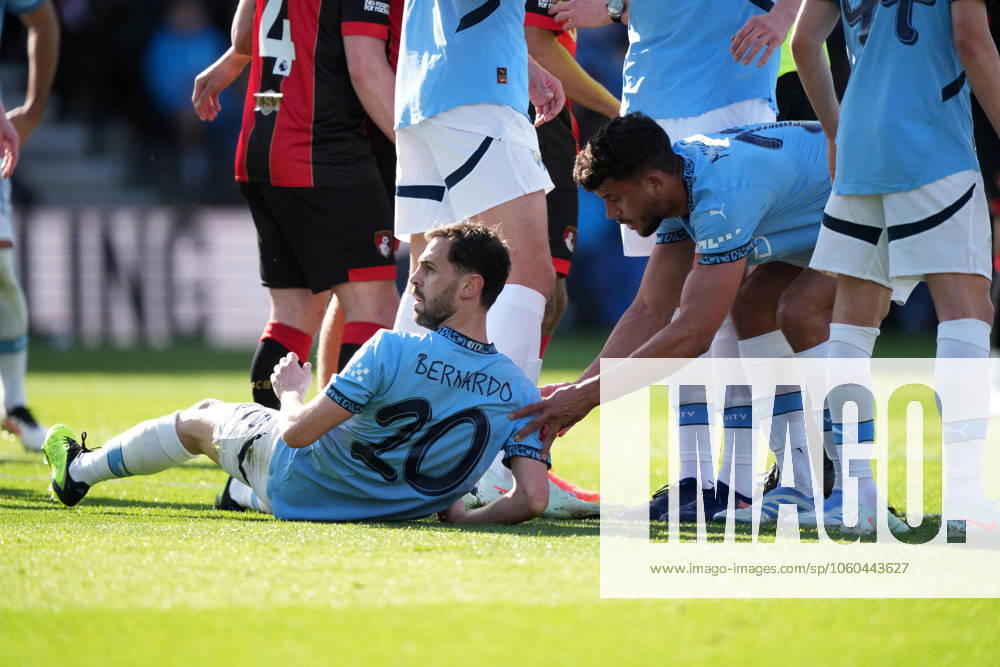 Bournemouth v Manchester City, FA Cup quarter-finals, Football, Vitality Stadium, Bournemouth, UK - 30 Mar 2025 Bernardo Silva of Manchester City lays down for a free kick but is moved by his teammate. Bournemouth Vitality Stadium Bournemouth GBR, UK NEWSPAPERS OUT