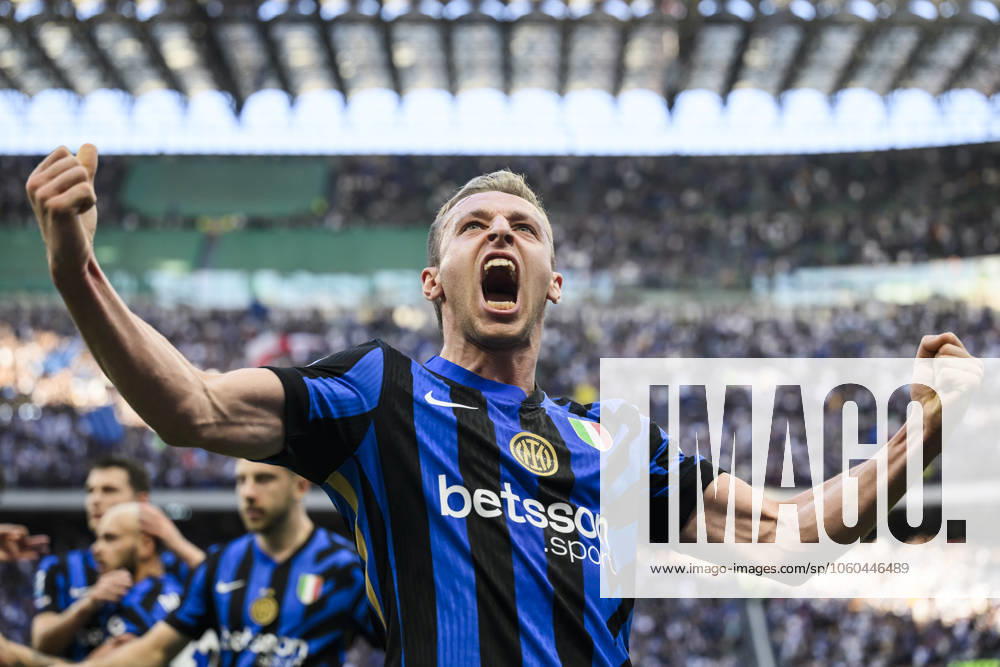 KW13 FC Internazionale v Udinese Calcio - Serie A Davide Frattesi of FC Internazionale celebrates after scoring the opening goal during the Serie A football match between FC Internazionale and Udinese Calcio. Milan Italy