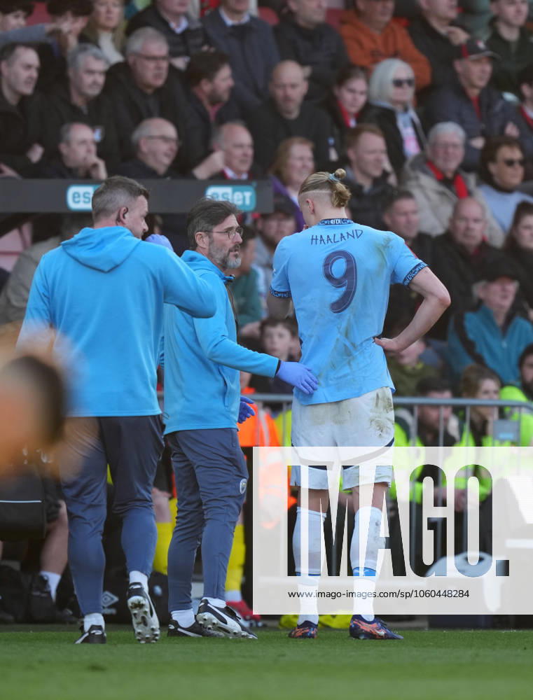 Bournemouth v Manchester City, FA Cup quarter-finals, Football, Vitality Stadium, Bournemouth, UK - 30 Mar 2025 Erling Haaland of Manchester City goes off with an injury. Bournemouth Vitality Stadium Bournemouth GBR, UK NEWSPAPERS OUT