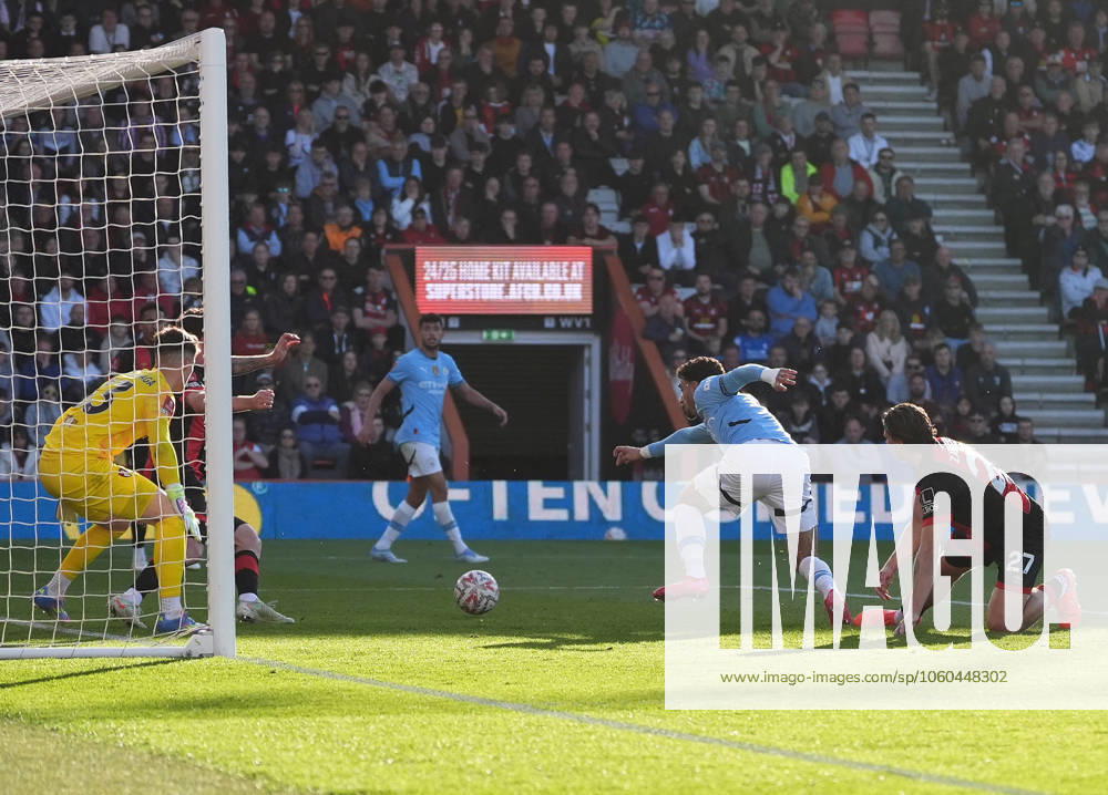 Bournemouth v Manchester City, FA Cup quarter-finals, Football, Vitality Stadium, Bournemouth, UK - 30 Mar 2025 Omar Marmoush of Manchester City has a second shot at goal after his first hits the upright. Bournemouth Vitality Stadium Bournemouth GBR, UK NEWSPAPERS OUT