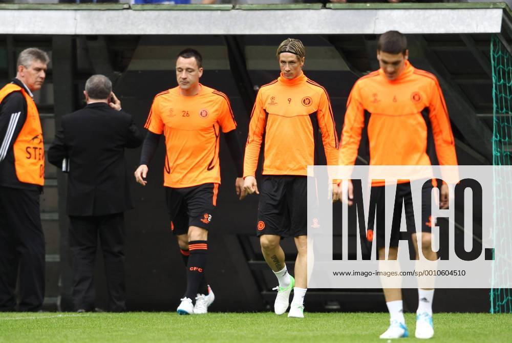 FUSSBALL - CL Finale, Bayern vs Chelsea, Training MUENCHEN,DEUTSCHLAND,18.MAI.12 - FUSSBALL - UEFA Champions League Finale, FC Bayern München vs Chelsea FC, Abschlusstraining Chelsea. Bild zeigt John Terry und Fernando Torres (Chelsea).