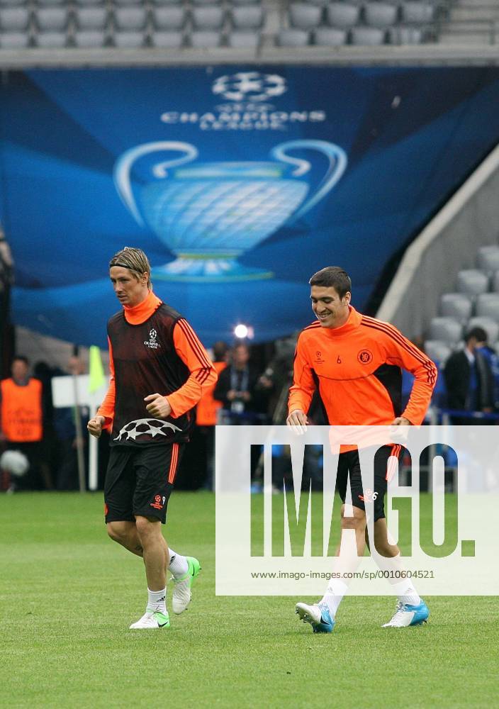 FUSSBALL - CL Finale, Bayern vs Chelsea, Training MUENCHEN,DEUTSCHLAND,18.MAI.12 - FUSSBALL - UEFA Champions League Finale, FC Bayern München vs Chelsea FC, Abschlusstraining Chelsea. Bild zeigt Fernando Torres und Oriol Romeu (Chelsea).