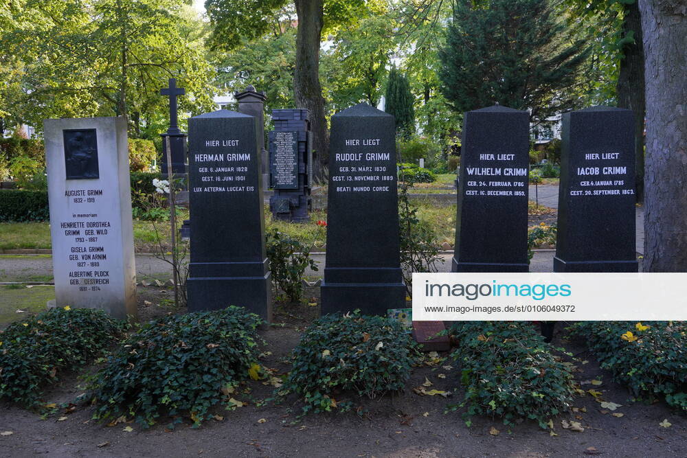 93 Graves of August, Herman, Rudolf, Jacob and Wilhelm Grimm Germanist, fairy tale collector, Alter St Matthaeus Cemetery, Großgoerschenstraße 12 14, 10829 Berlin, 03 10 2020 Berlin Germany, germany