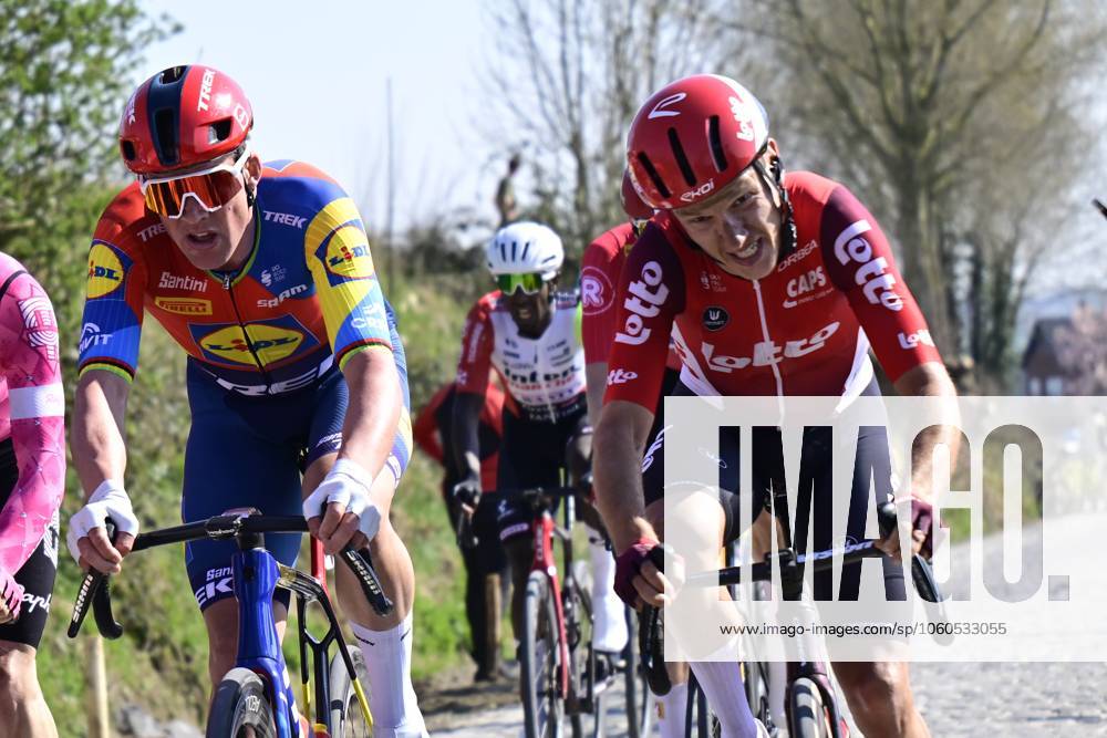 Danish Mads Pedersen of Lidl-Trek and Belgian Arjen Livyns of Lotto Cycling Team pictured in action during the men elite race of the Dwars Door Vlaanderen cycling event, 184,2km from Roeselare to Waregem, Wednesday 02 April 2025. DIRKxWAEM x118301465x