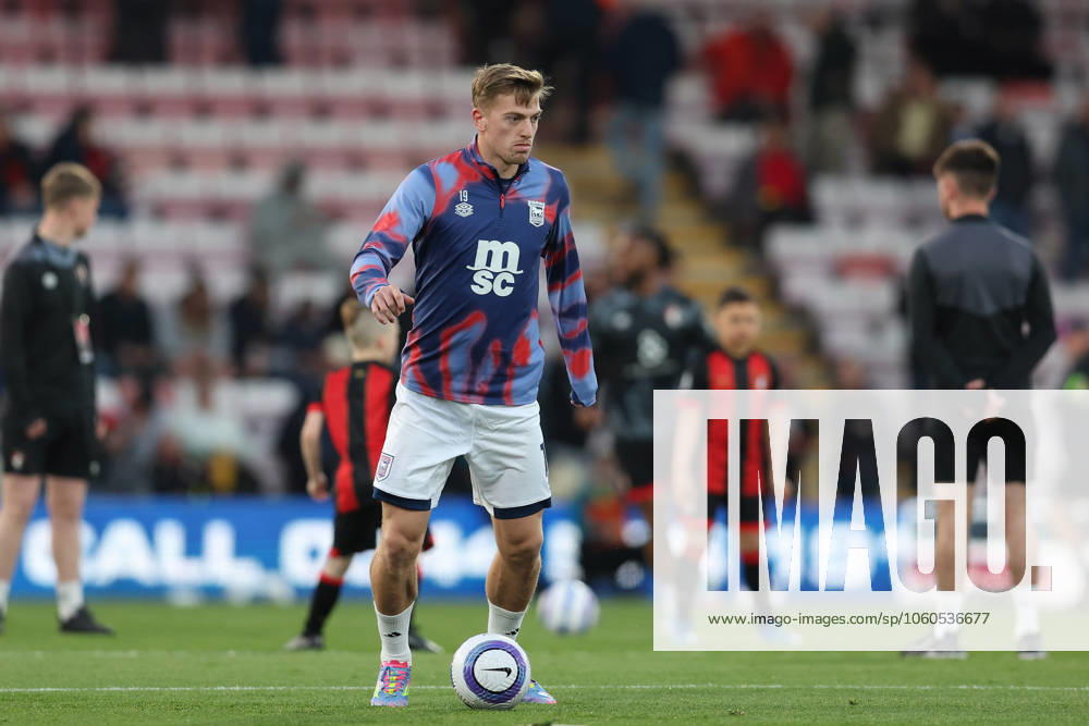 Bournemouth, England, 2nd April 2025. Liam Delap of Ipswich Town warms up before the Bournemouth v Ipswich Town Premier League match at the Vitality Stadium, Bournemouth. Picture credit should read: Paul Terry Sportimage . SPI_006_PT_Bournemouth_Ipswich SPI-3791-0006