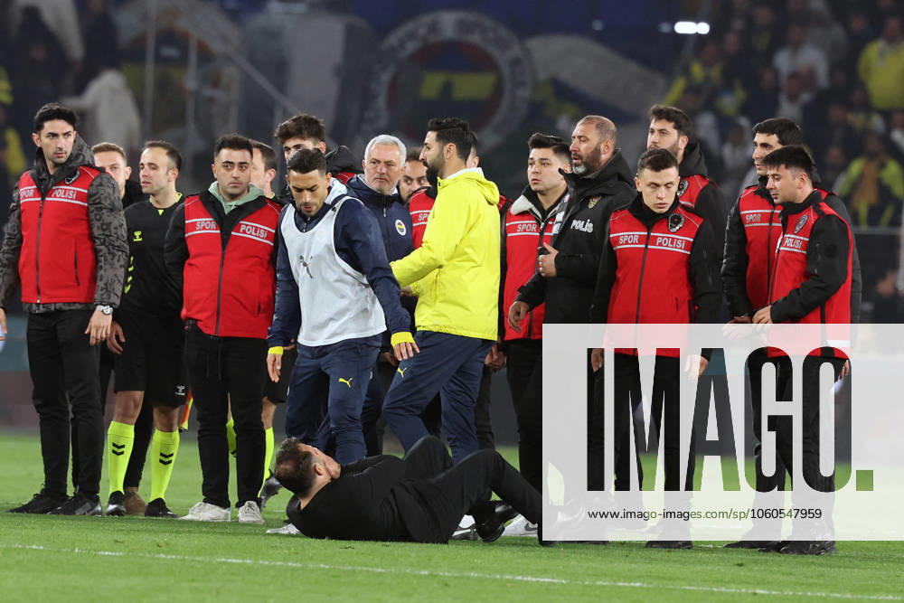 Mourinho grabs Galatasaray manager s nose after Fenerbahce defeat in Istanbul Fenerbahce v Galatasaray during the Turkish Cup, Quarter Final at Sukru Saracoglu, in Istanbul, Turkey, on April 2, 2025 . Fenerbahce coach Jose Mourinho reacts as Fenerbahce and Galatasaray players clash. A mass scuffle had broken out between both sets of players, with the referee sending three players off, two from Galatasaray, and after the final whistle Mourinho appeared to pinch Okan Buruk s nose who then fell dramatically to the ground. Photo by Murat Akbas DIA Images ABACAPRESS.COM Istanbul Turkey