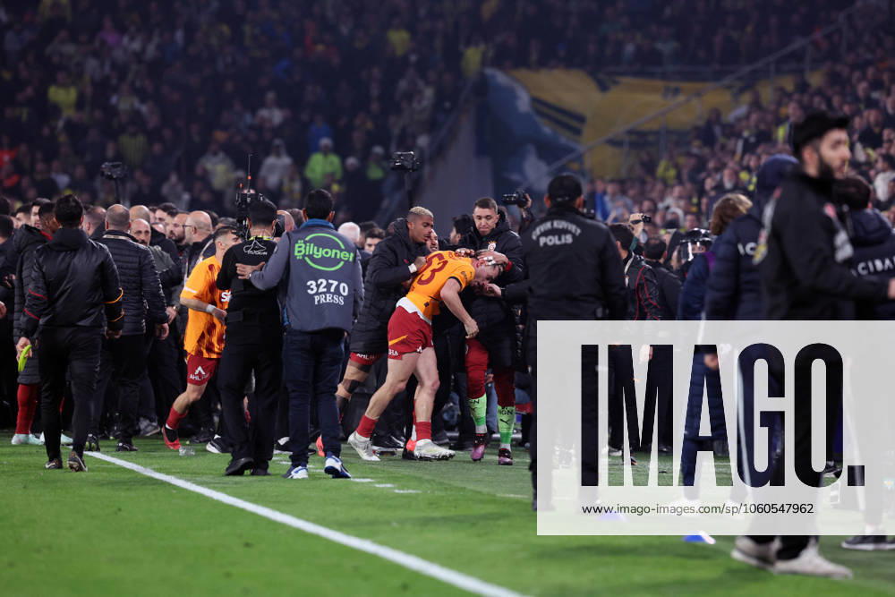 Mourinho grabs Galatasaray manager s nose after Fenerbahce defeat in Istanbul Fenerbahce v Galatasaray during the Turkish Cup, Quarter Final at Sukru Saracoglu, in Istanbul, Turkey, on April 2, 2025 . Fenerbahce coach Jose Mourinho reacts as Fenerbahce and Galatasaray players clash. A mass scuffle had broken out between both sets of players, with the referee sending three players off, two from Galatasaray, and after the final whistle Mourinho appeared to pinch Okan Buruk s nose who then fell dramatically to the ground. Photo by Murat Akbas DIA Images ABACAPRESS.COM Istanbul Turkey