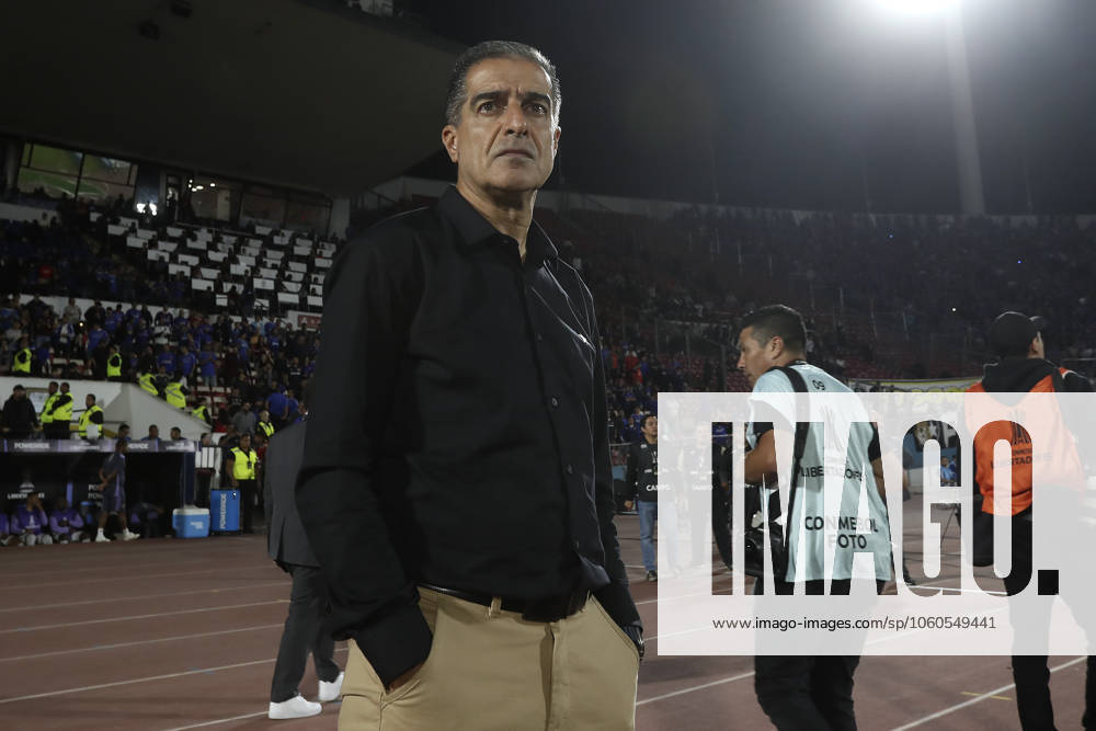 Futbol, Universidad de Chile vs Botafogo. Fase de grupos, Copa Libertadores 2025. El entrenador de Botafogo Renato Paiva es fotografiado durante el partido de copa libertadores por el grupo A contra Universidad de Chile disputado en el estadio Nacional en Santiago, Chile. 02 04 2024 Felipe Zanca Photosport Football, Universidad de Chile vs Botafogo. Group stage, Copa Libertadores 2025. BotafogoÕs head coach Renato Paiva is pictured during the copa libertadores match for group A against Universidad de Chile at the Nacional stadium in Santiago, Chile. 02 04 2024 Felipe Zanca Photosport Universidad de Chile vs Botafogo, Copa Libertadores 2025.