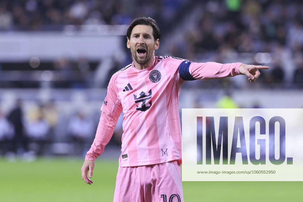Lionel Messi 10 of Inter Miami CF directs his teammates during their Concacaf Champions Cup Quarterfinal game against the Los Angeles Football Club on Wednesday April 2, 2025 at the BMO Stadium in Los Angeles, California. LAFC defeats Miami, 1-0. ARIANA RUIZ PI Los Angeles USA - ZUMAp124 20250402_zaa_p124_030