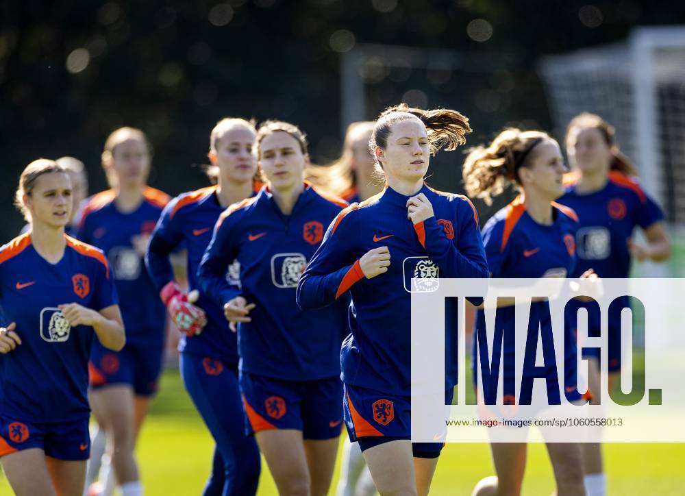 ZEIST - Veerle Buurman during a training session of the Dutch soccer players ahead of the Nations League match against Austria. ANP KOEN VAN WEEL ANPxSportx IVx 523692689 originalFilename: 523692689