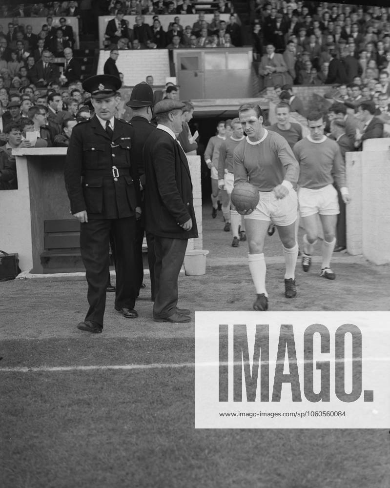 Football League Division One - Leyton Orient v Manchester United, ManU Manchester United s Maurice Setters leads his teammates out at Brisbane Road, Credit:NE Avalon