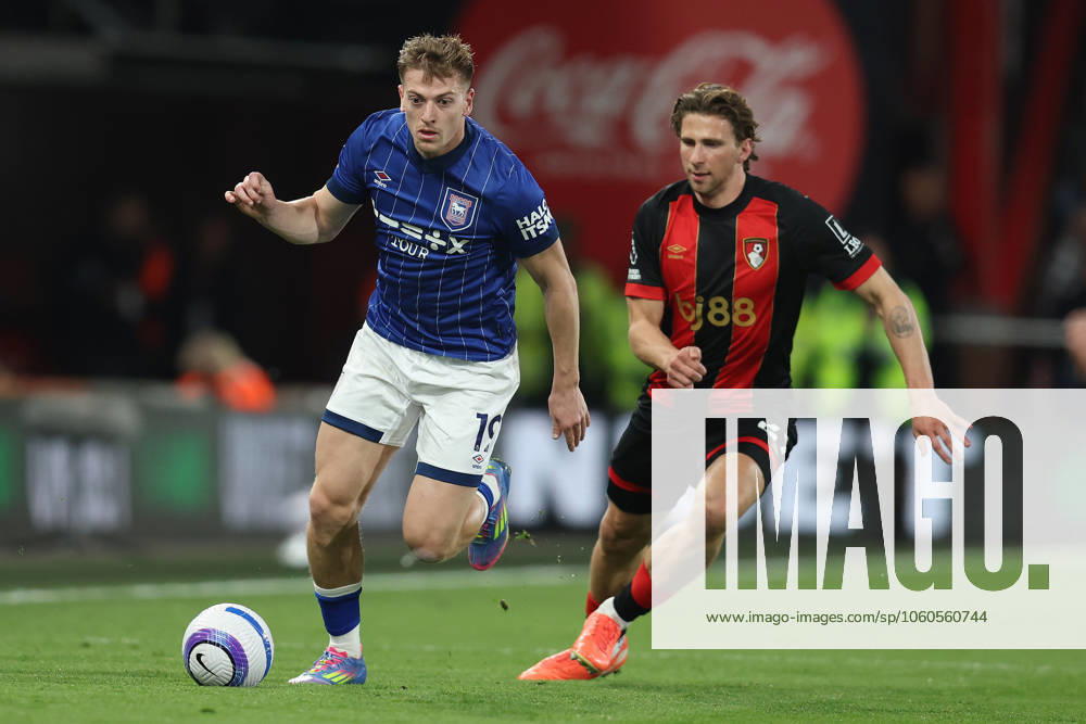 Bournemouth, England, 2nd April 2025. Liam Delap of Ipswich Town with the ball ahead of Illya Zabarnyi of Bournemouth during the Bournemouth v Ipswich Town Premier League match at the Vitality Stadium, Bournemouth. Picture credit should read: Paul Terry Sportimage . SPI_075_PT_Bournemouth_Ipswich SPI-3791-0075