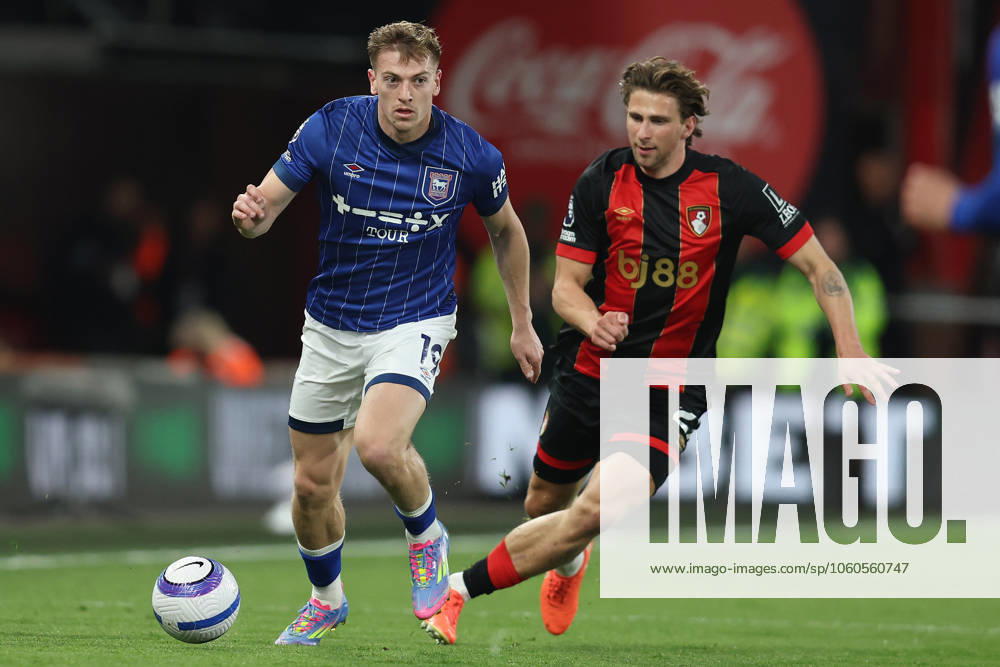 Bournemouth, England, 2nd April 2025. Liam Delap of Ipswich Town with the ball ahead of Illya Zabarnyi of Bournemouth during the Bournemouth v Ipswich Town Premier League match at the Vitality Stadium, Bournemouth. Picture credit should read: Paul Terry Sportimage . SPI_076_PT_Bournemouth_Ipswich SPI-3791-0076